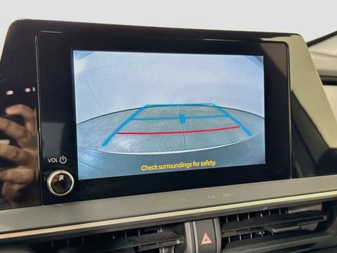 Certified 2025 Toyota Prius LE FWD image 15