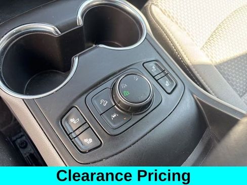 Used 2023 GMC Terrain SLE w/ Driver Convenience Package image 25