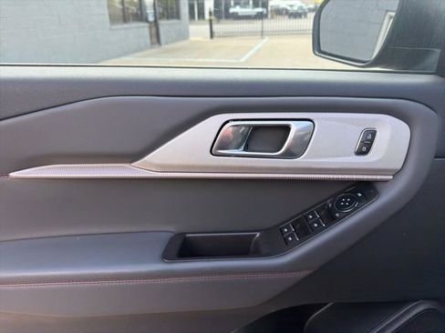 Used 2025 Ford Explorer Active w/ Active Comfort Package AWD/4WD image 11