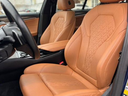 Used 2022 BMW 530i xDrive 530i xDrive Sedan w/ Convenience Package image 2