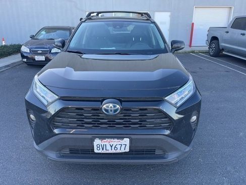 Used 2021 Toyota RAV4 XLE Premium image 2