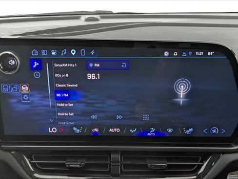 Used 2024 Chevrolet Equinox EV RS FWD image 29