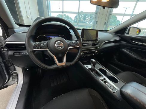 Used 2022 Nissan Altima 2.5 SV AWD/4WD image 12