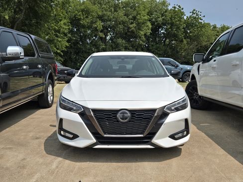 Used 2020 Nissan Sentra SR FWD image 2