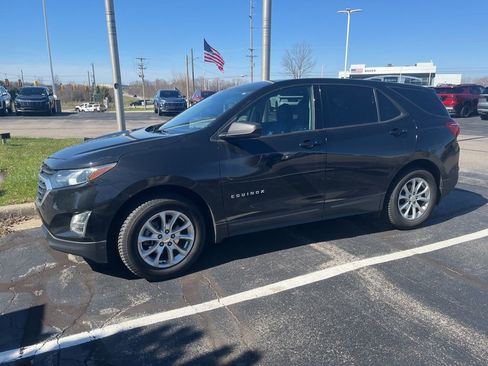 Used 2019 Chevrolet Equinox LS w/ LS Convenience Package image 2