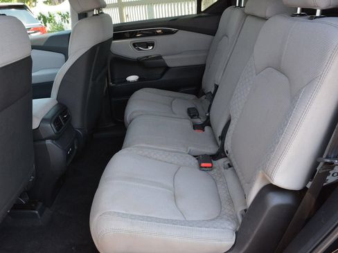 Used 2023 Honda Pilot LX image 14