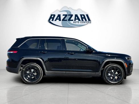 New 2026 Jeep Grand Cherokee Laredo image 2