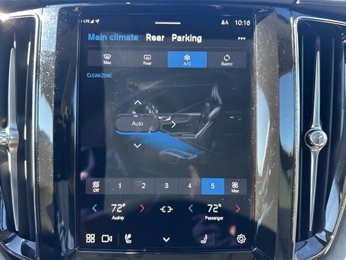 Used 2025 Volvo XC60 B5 Ultra w/ Protection Package Premier image 21