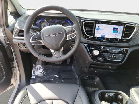 New 2026 Chrysler Pacifica Select image 17