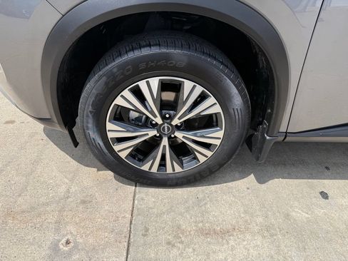 Used 2023 Nissan Rogue SV FWD image 12
