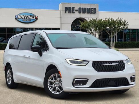 Used 2024 Chrysler Pacifica Touring-L image 1