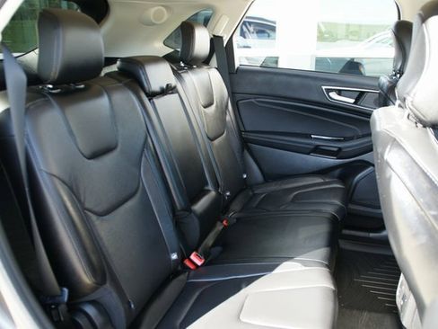 Used 2019 Ford Edge Titanium image 33