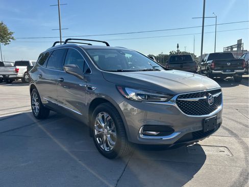 Used 2019 Buick Enclave Avenir w/ Avenir Technology Package AWD/4WD image 2