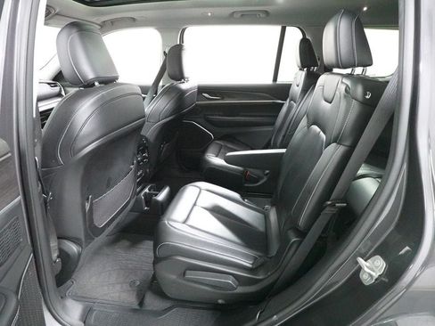 Used 2022 Jeep Grand Cherokee L Limited AWD/4WD image 25