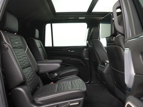 Used 2021 Cadillac Escalade ESV Sport Platinum image 14