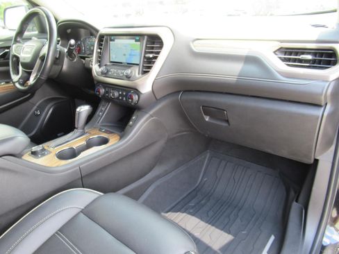 Used 2019 GMC Acadia Denali w/ Technology Package FWD image 11