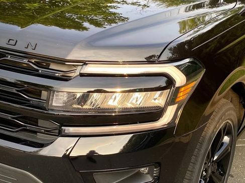 Used 2023 Ford Expedition Limited RWD image 5