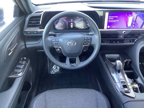 Used 2024 Toyota Crown AWD/4WD image 10