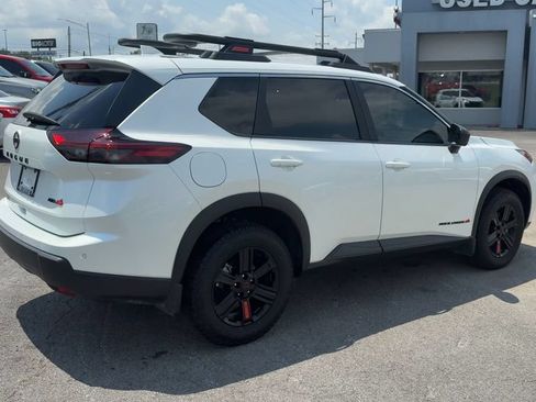 Used 2025 Nissan Rogue SV AWD/4WD image 7