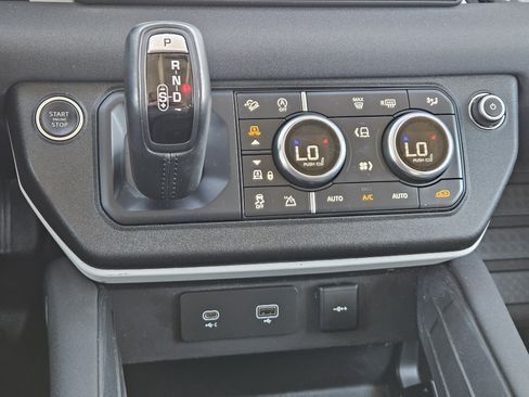 Used 2020 Land Rover Defender 110 First Edition image 20