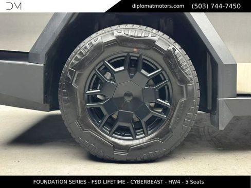 Used 2024 Tesla Cybertruck Cyberbeast AWD/4WD image 38