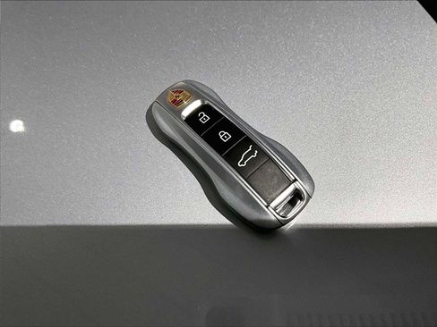 Used 2025 Porsche Cayenne GTS image 36