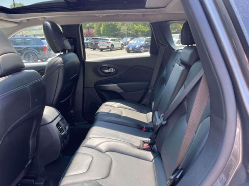 Used 2022 Jeep Cherokee Limited w/ Mopar Interior Package AWD/4WD image 12