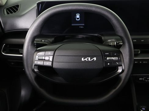 Used 2025 Kia K4 LX image 33
