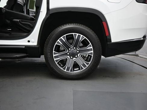 Used 2024 Jeep Wagoneer Series II w/ Flexible Seating Group image 24