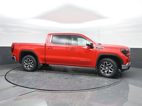 Used 2024 GMC Sierra 1500 SLE w/ Preferred Package image 3