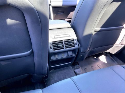 Used 2025 Land Rover Discovery Sport Dynamic SE AWD/4WD image 38