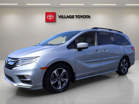 Used 2018 Honda Odyssey Touring image 2