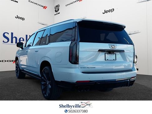 Used 2025 Cadillac Escalade ESV V image 4