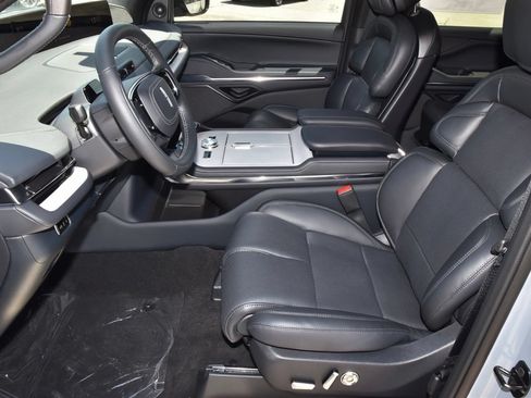 New 2026 Lincoln Navigator Reserve w/ Jet Appearance Package AWD/4WD image 13