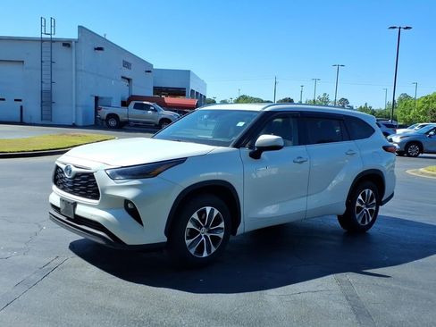 Used 2021 Toyota Highlander XLE image 7