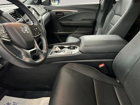 Certified 2025 Honda Passport EX-L image 9