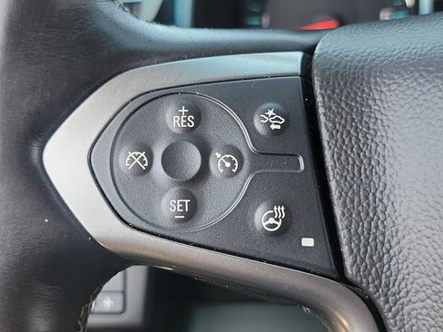 Used 2016 Chevrolet Suburban LT RWD image 5