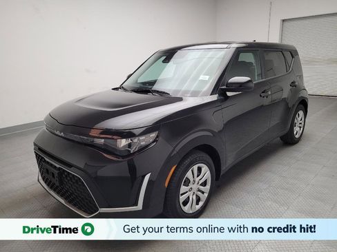 Used 2023 Kia Soul LX image 1