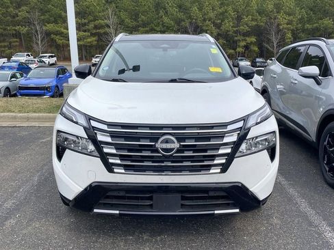 Used 2024 Nissan Rogue Platinum image 8