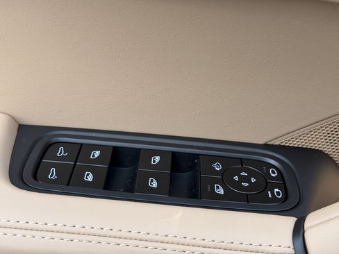 New 2026 Porsche Cayenne image 23