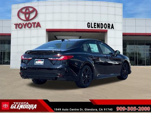 New 2026 Toyota Camry Hybrid FWD image 12