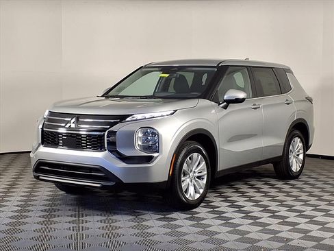 New 2026 Mitsubishi Outlander ES FWD image 3
