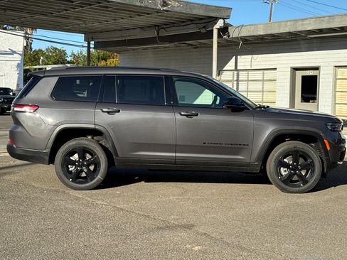 New 2025 Jeep Grand Cherokee L Altitude image 2