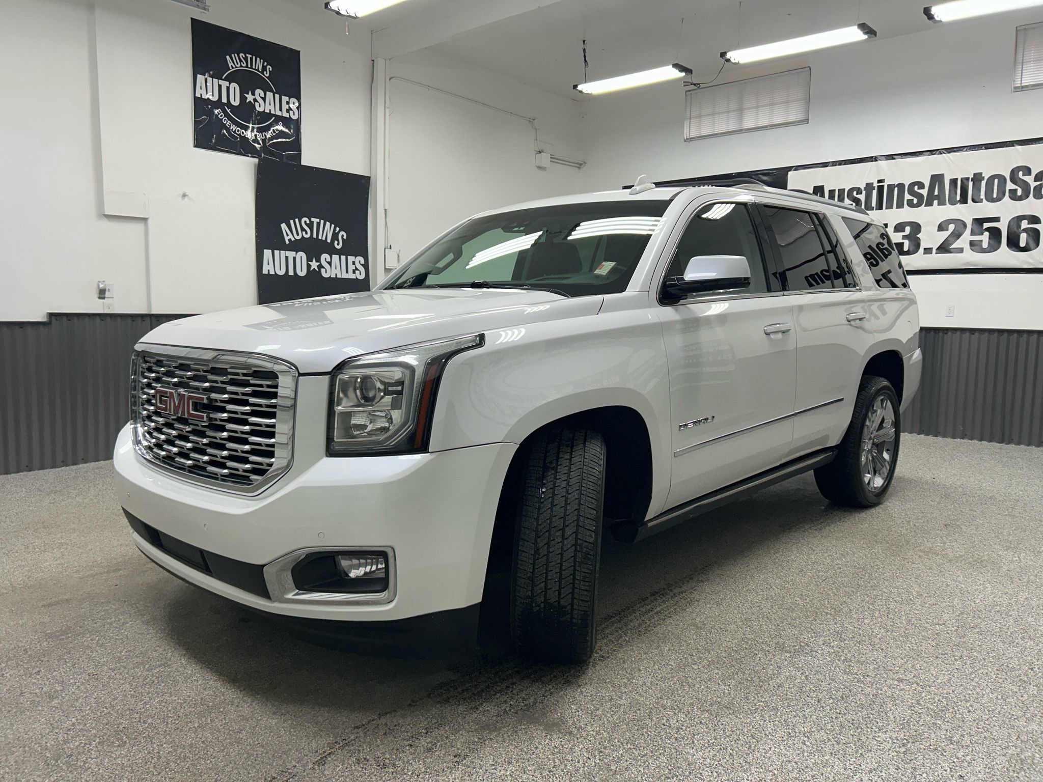 Used 2019 GMC Yukon Denali AWD/4WD image 3