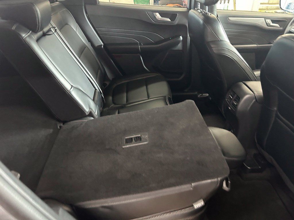 Used 2024 Ford Escape Platinum AWD/4WD image 29