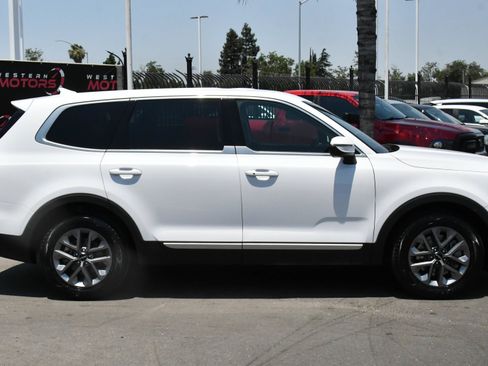 Used 2025 Kia Telluride LX FWD image 9