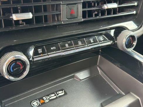 Certified 2025 Chevrolet Suburban Premier RWD image 18