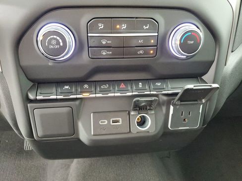 Used 2022 Chevrolet Silverado 1500 Custom image 18