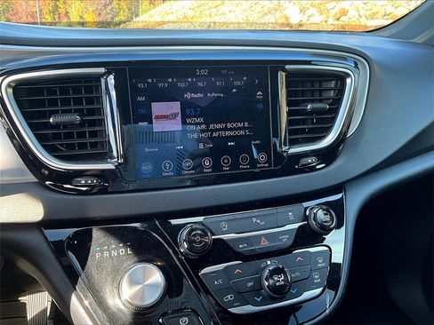 Used 2018 Chrysler Pacifica Touring Plus w/ S Appearance Package image 30