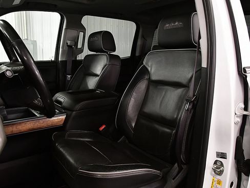 Used 2017 Chevrolet Silverado 2500 High Country w/ Duramax Plus Package AWD/4WD image 28